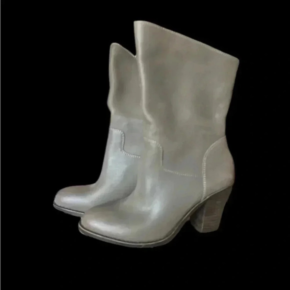 Lucky Brand Embrleigh boot. Worn once. Very good condition size 7. Leather taupe - Picture 14 of 15